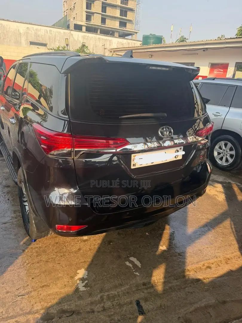 Toyota Fortuner 2.4 D AWD 2024 Noir