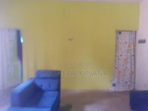 2chbre Maison dans Demie Parcelle, Ngoyo à Vendre