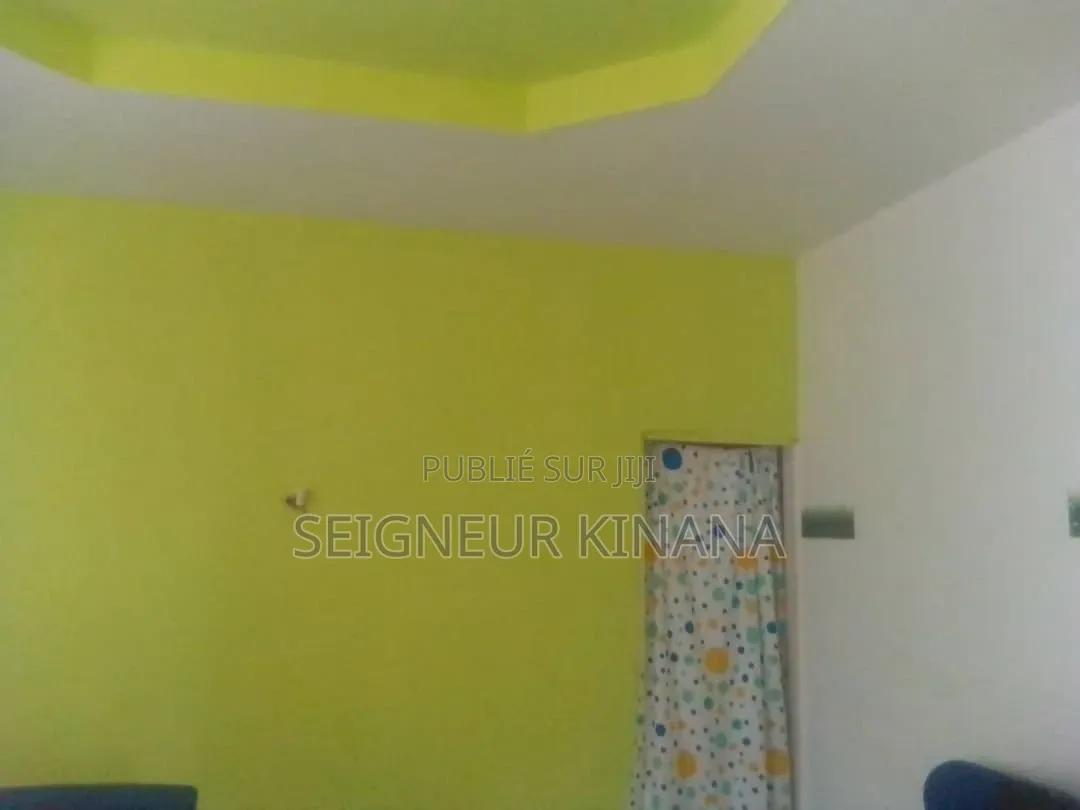 2chbre Maison dans Demie Parcelle, Ngoyo à Vendre