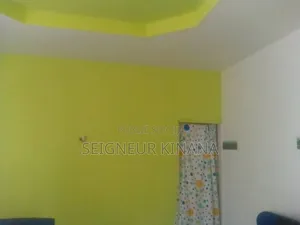 2chbre Maison dans Demie Parcelle, Ngoyo à Vendre
