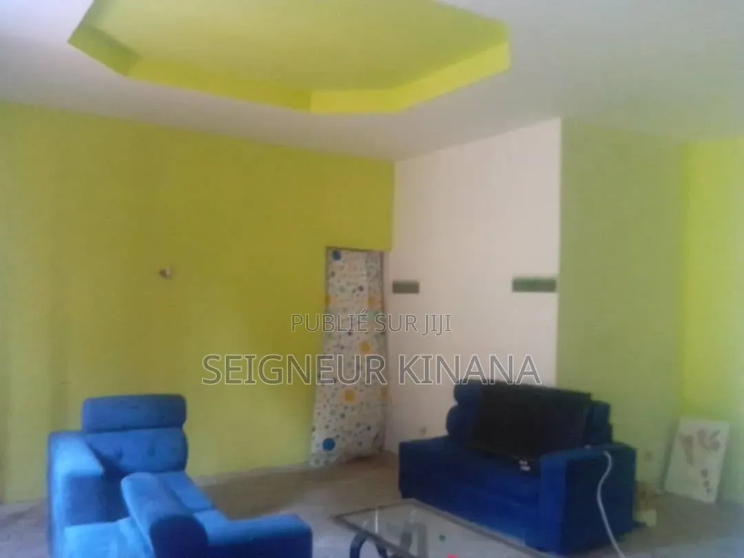 2chbre Maison dans Demie Parcelle, Ngoyo à Vendre