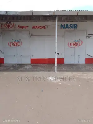 Boutique + Parcelle À Vendre