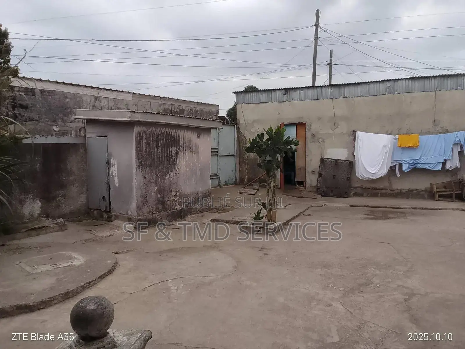 Boutique + Parcelle À Vendre