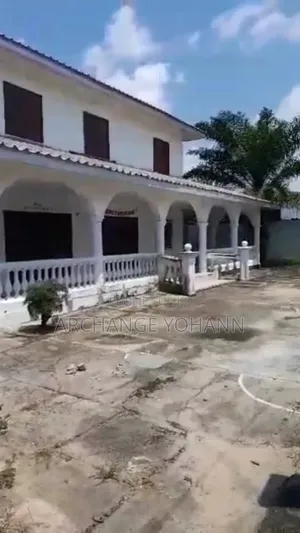 6chbre Villa dans Mvoumvou à Vendre