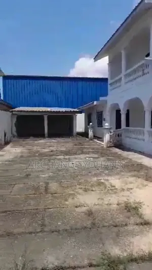 6chbre Villa dans Mvoumvou à Vendre