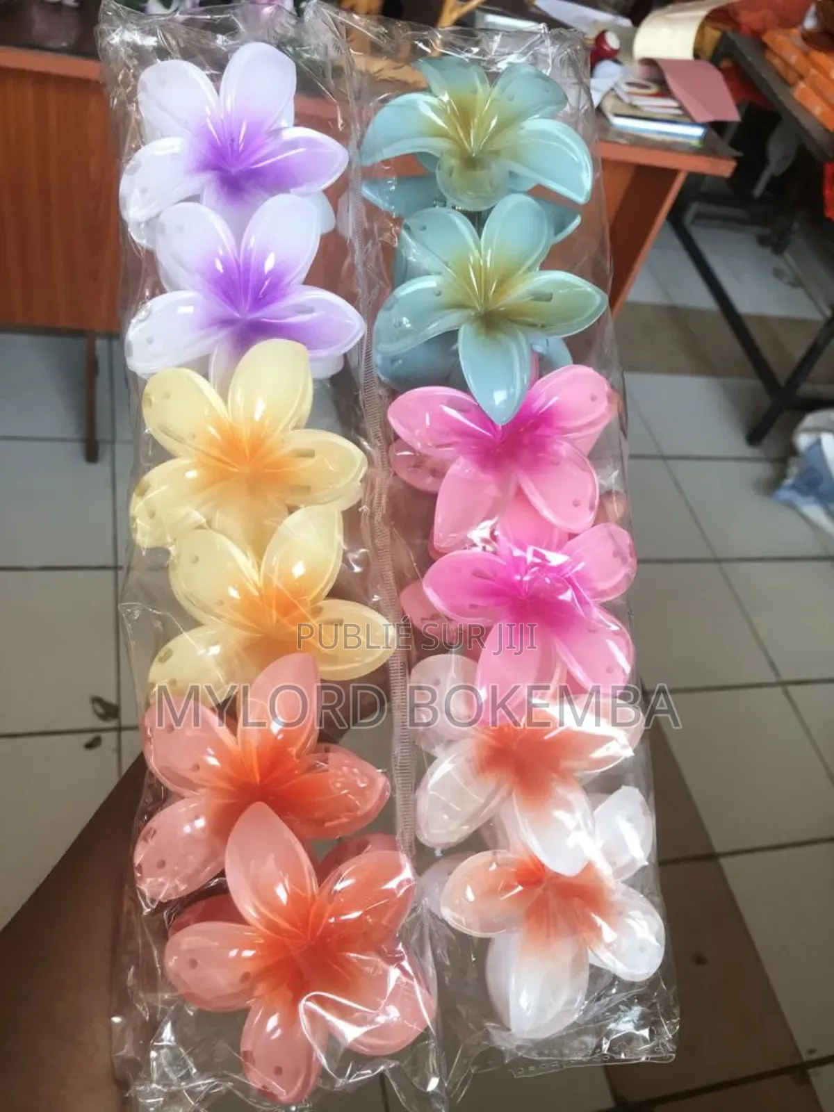 Fleurs Décoratives en Plastique – Multicolores – Très Jolies