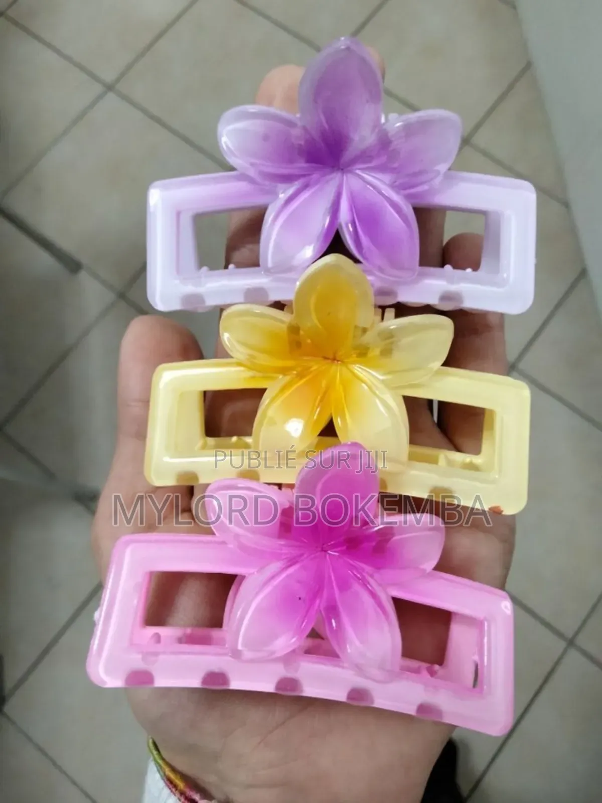 Fleurs Décoratives en Plastique – Multicolores – Très Jolies