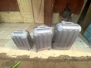 Valise 3 Pièces Offre Spéciale : 45 000 Cfa Livraison : 1 000 Cfa