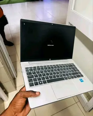 New Ordinateur Portable HP 240 G8 8GB Intel Core I5 SSD 512GB