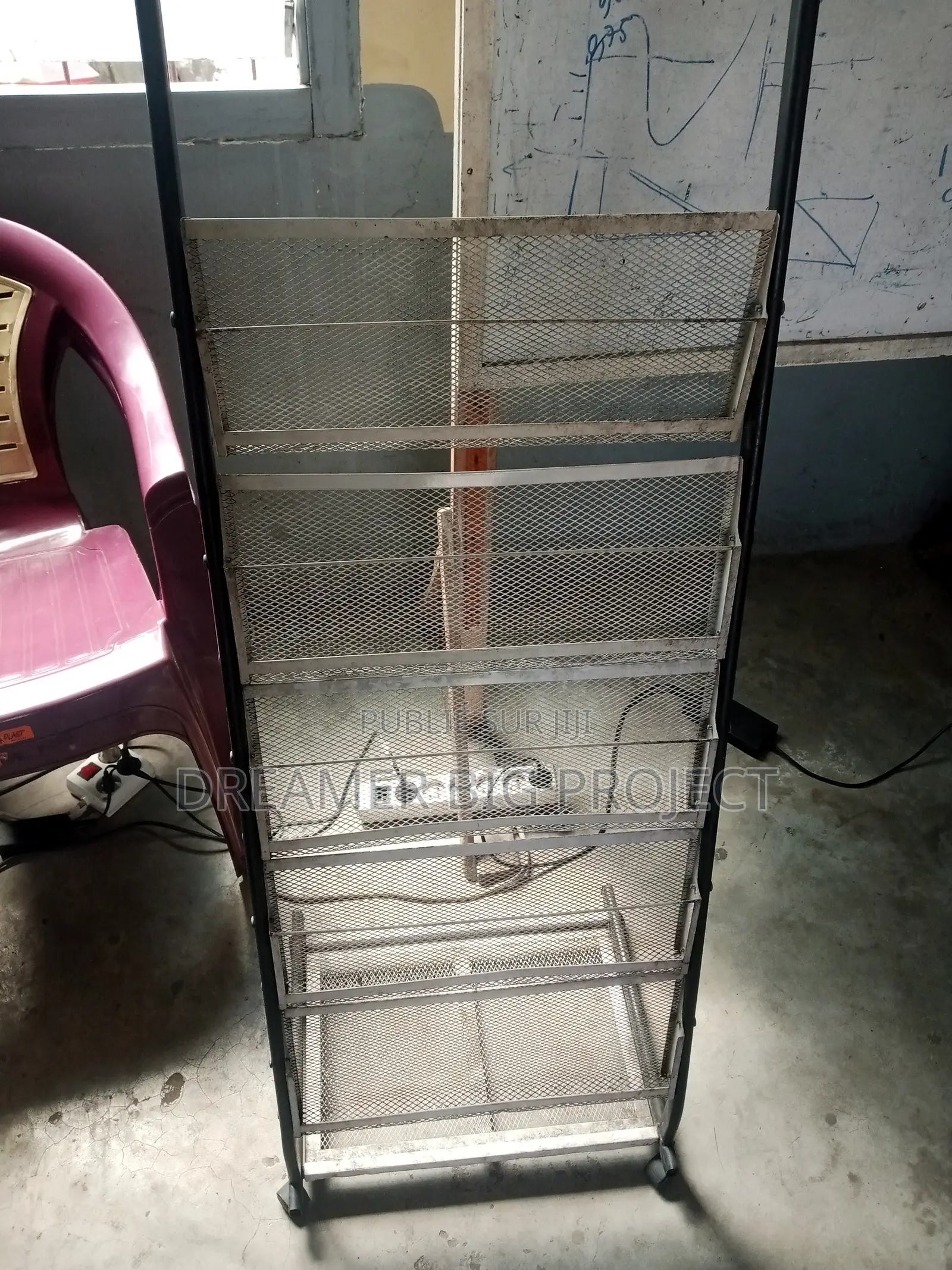 Présentoir Métallique À Documents Avec Roulettes – Bureau