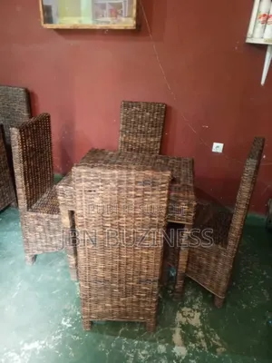 Table Et Chaise en Liane