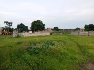 6 Parcelles Jumelees a Vindoulou