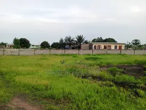 6 Parcelles Jumelees a Vindoulou