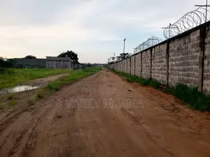 6 Parcelles Jumelees a Vindoulou