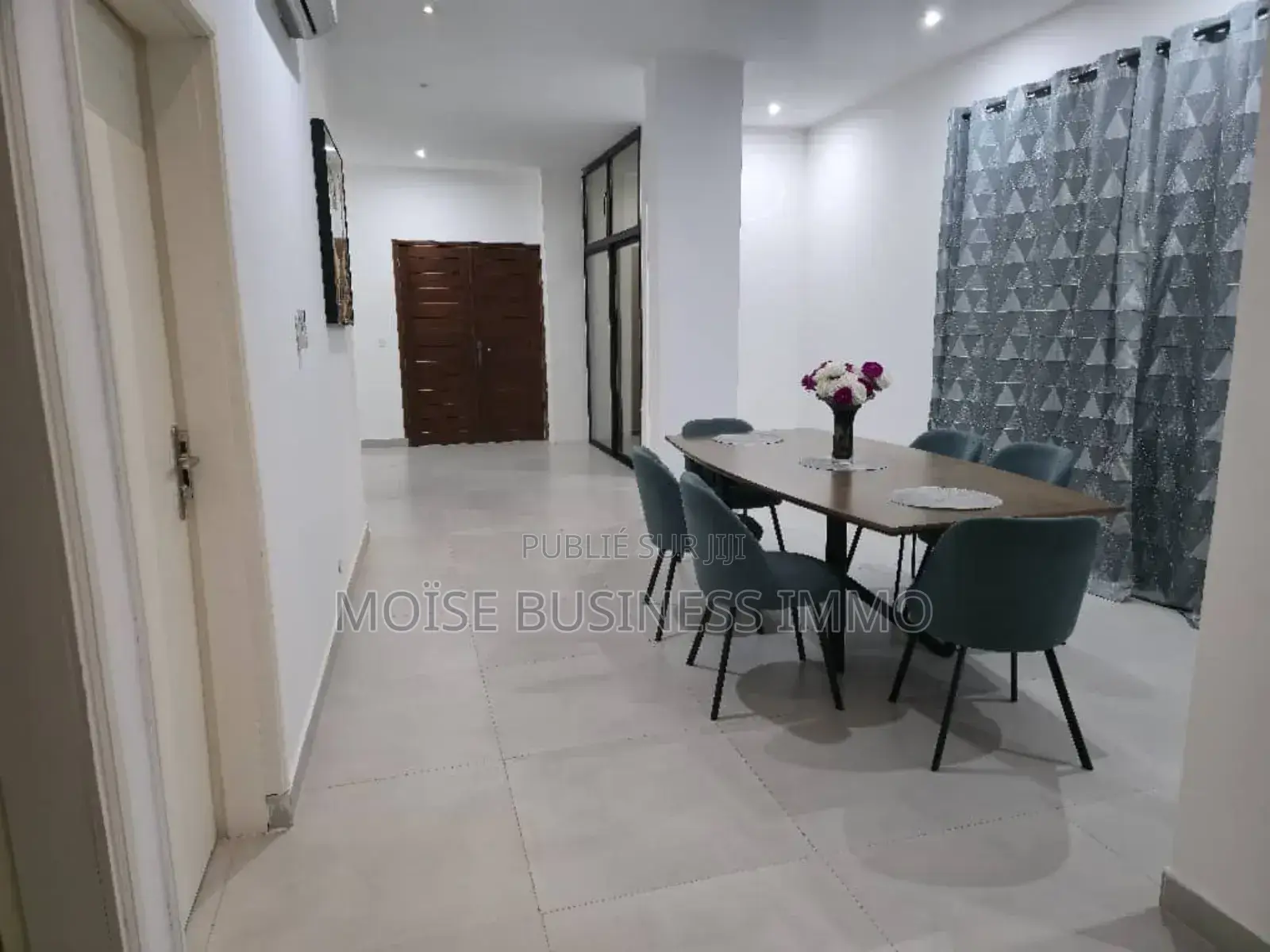 Furnished 2chbre Appartement dans Moïse Business &, Lumumba à Louer