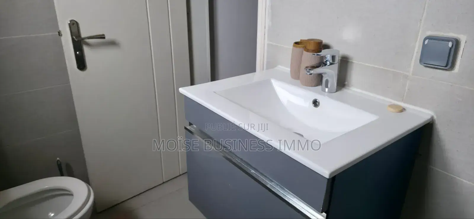 Furnished 2chbre Appartement dans Moïse Business &, Lumumba à Louer