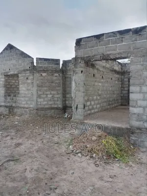 Parcelle Avec Maison Inachevée