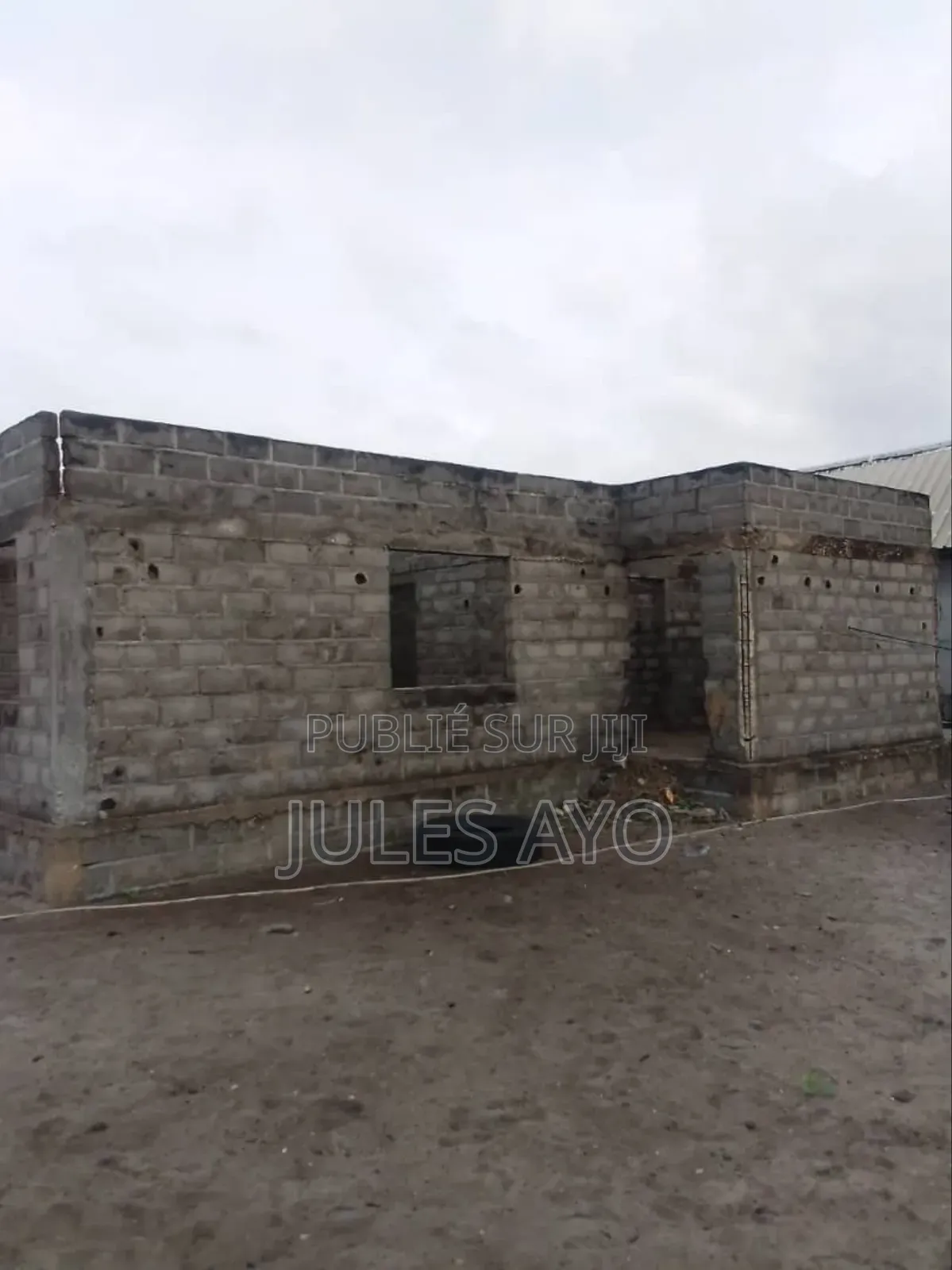 Parcelle Avec Maison Inachevée