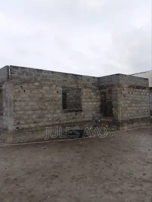 Parcelle Avec Maison Inachevée