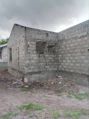 Parcelle Avec Maison Inachevée