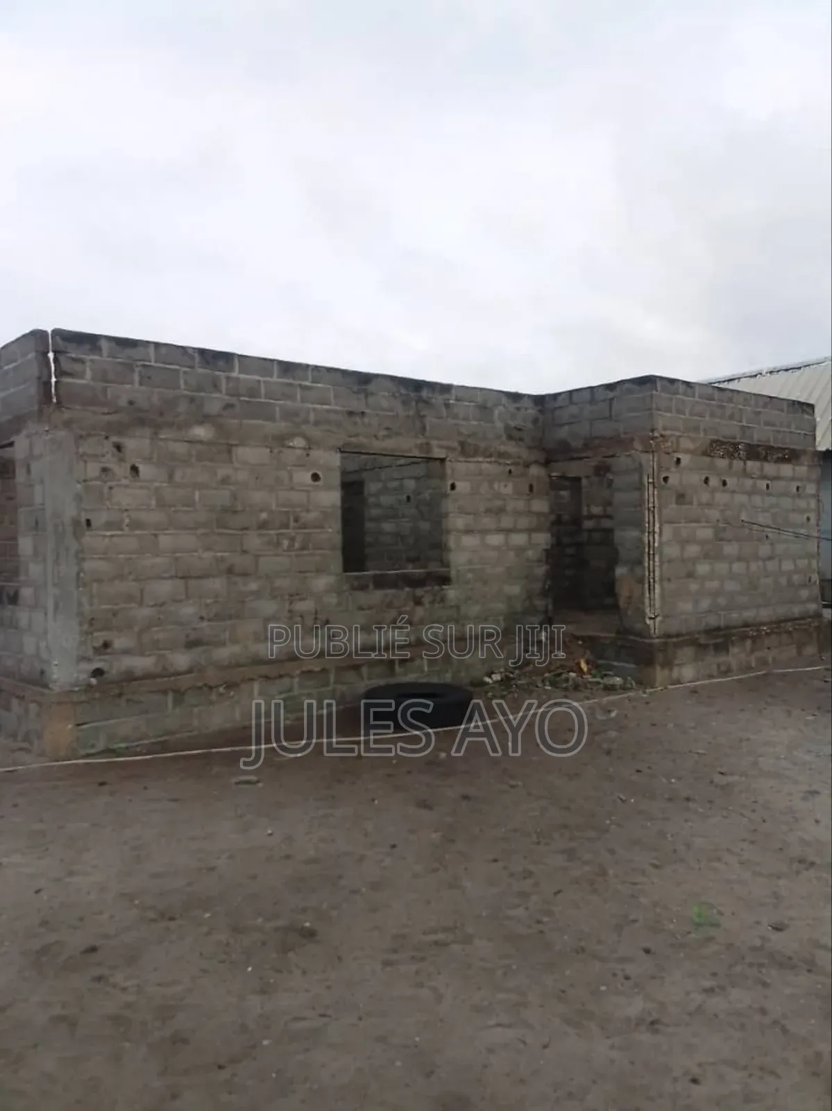 Parcelle Avec Maison Inachevée