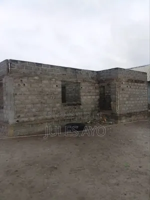 Parcelle Avec Maison Inachevée