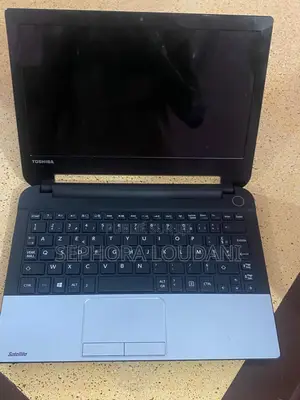 Neuf Toshiba Satellite NB15T 4GB Intel Core I3 HDD+SSD 512GB
