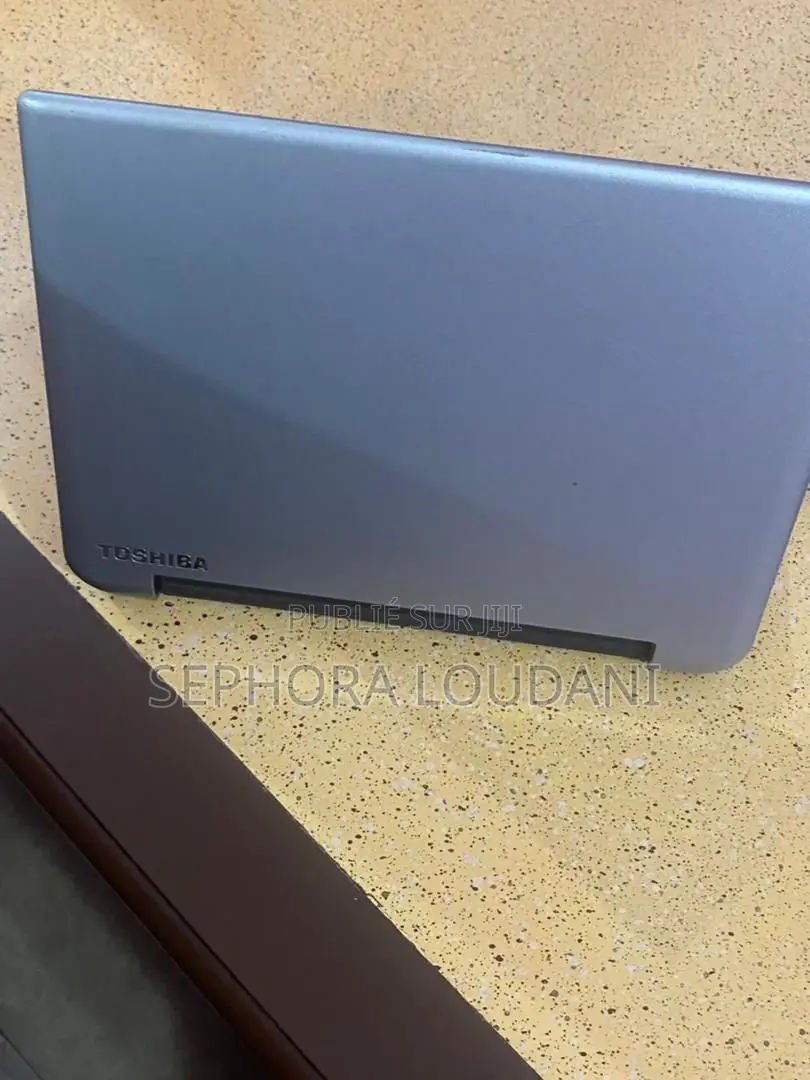 Neuf Toshiba Satellite NB15T 4GB Intel Core I3 HDD+SSD 512GB