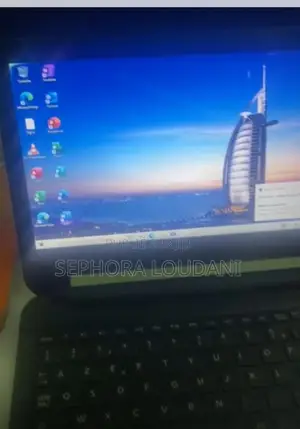 Neuf Toshiba Satellite NB15T 4GB Intel Core I3 HDD+SSD 512GB