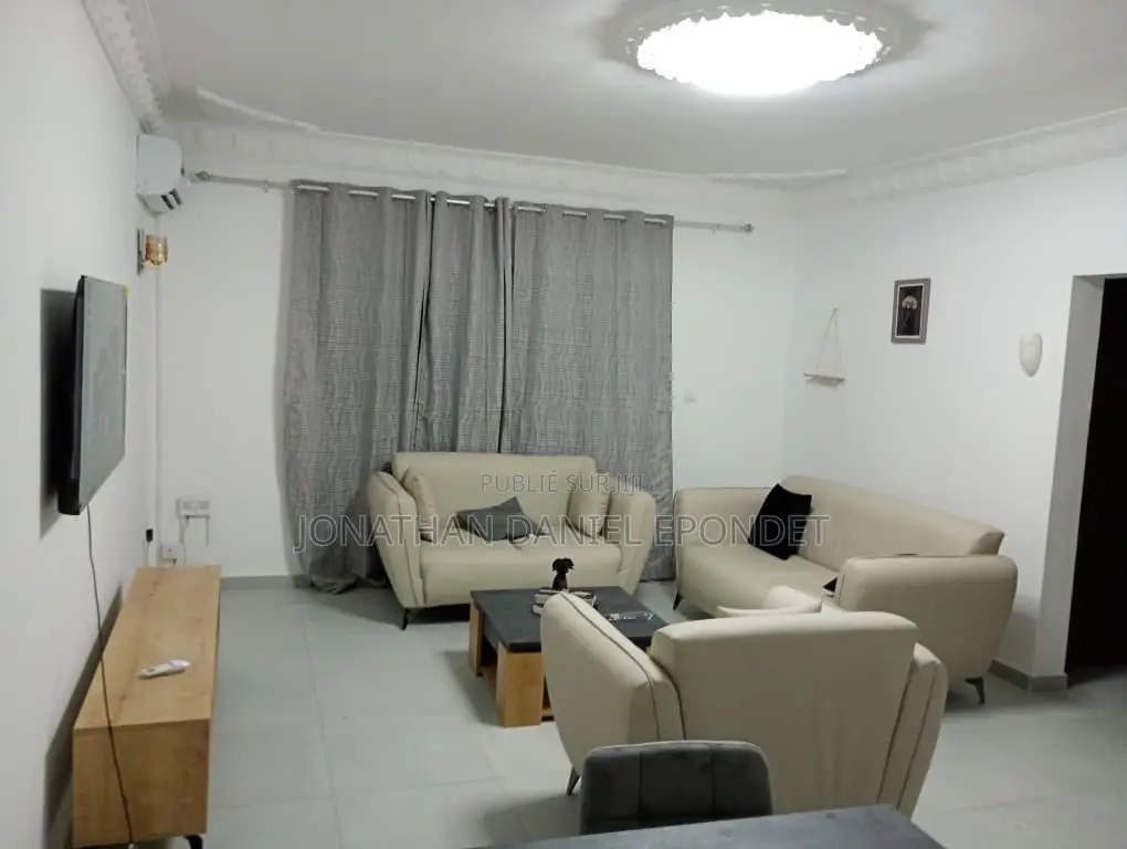 Furnished 2chbre Appartement dans Appartement Meublé, Moungali à Louer