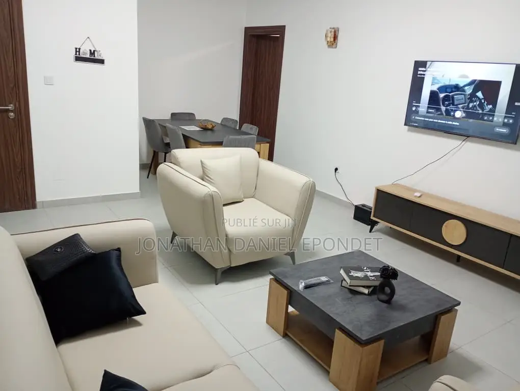 Furnished 2chbre Appartement dans Appartement Meublé, Moungali à Louer