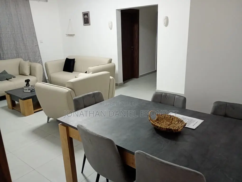 Furnished 2chbre Appartement dans Appartement Meublé, Moungali à Louer