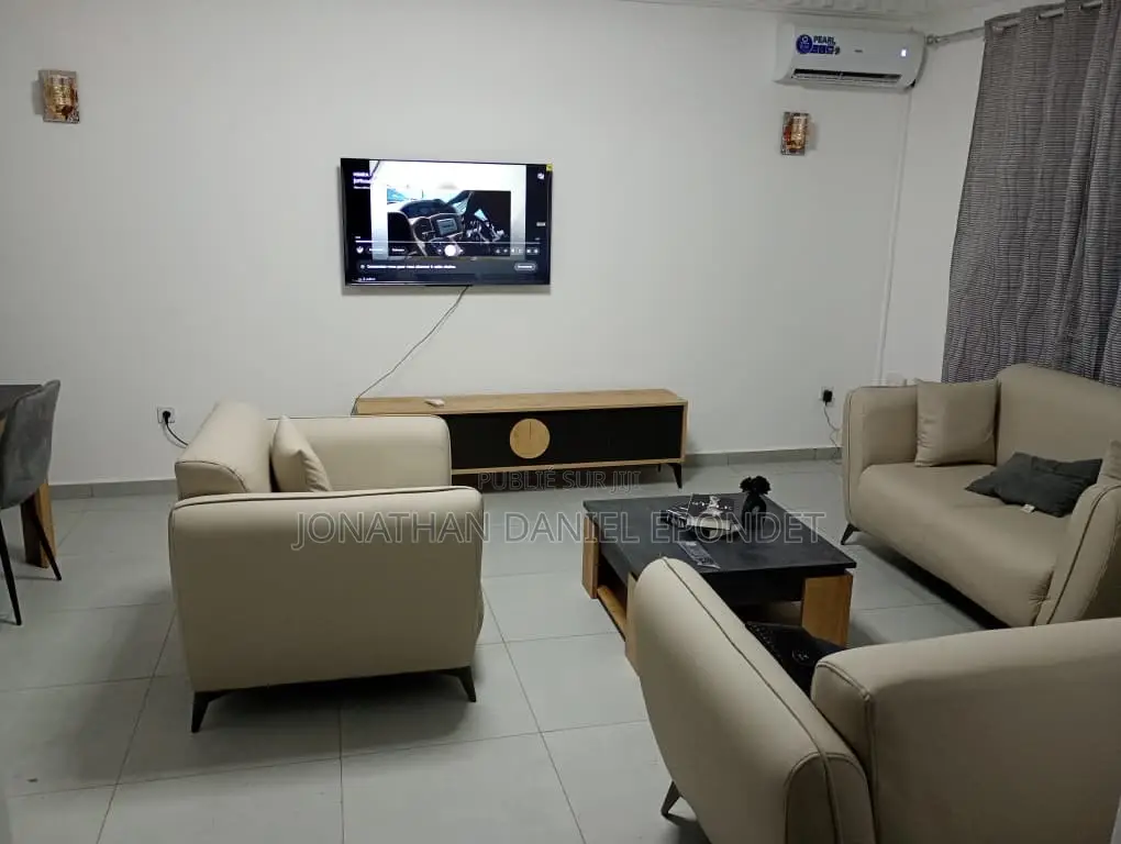 Furnished 2chbre Appartement dans Appartement Meublé, Moungali à Louer