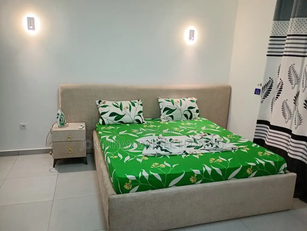 Furnished 2chbre Appartement dans Appartement Meublé, Moungali à Louer