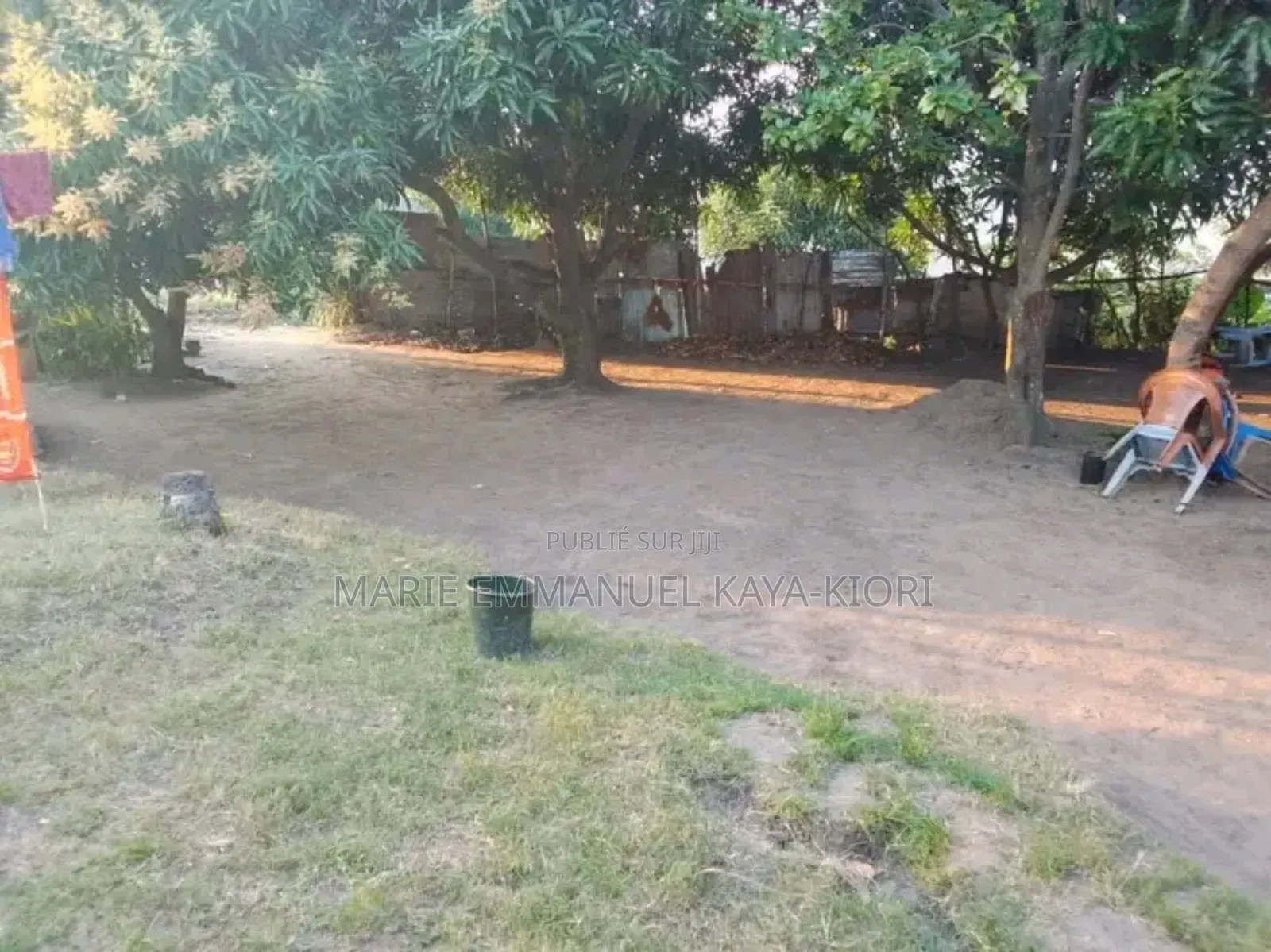 Démi Parcelle À Vendre 10m 10m Au Quartier Massengo Arrêt 3 Poto