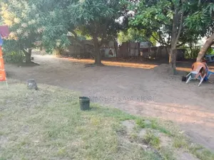 Démi Parcelle À Vendre 10m 10m Au Quartier Massengo Arrêt 3 Poto