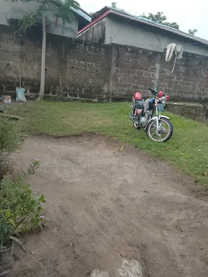Démi Parcelle À Vendre 10m 10m Au Quartier Massengo Arrêt 3 Poto