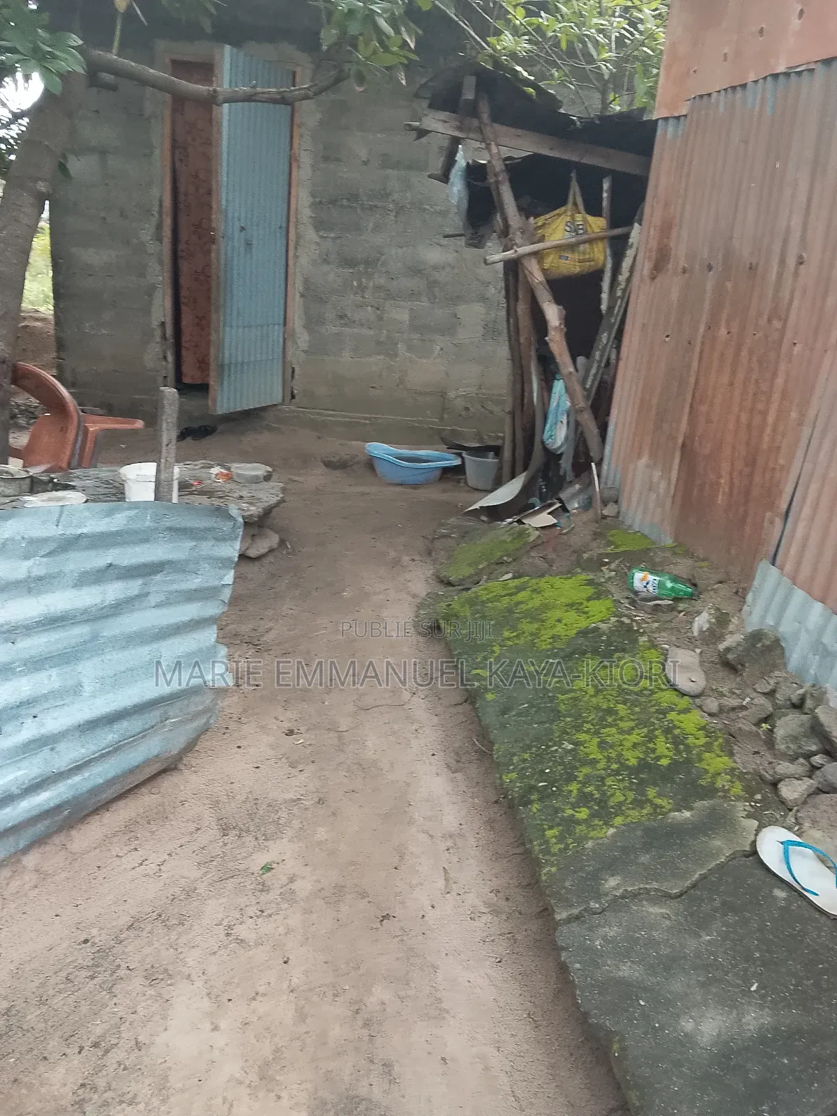 Démi Parcelle À Vendre 10m 10m Au Quartier Massengo Arrêt 3 Poto