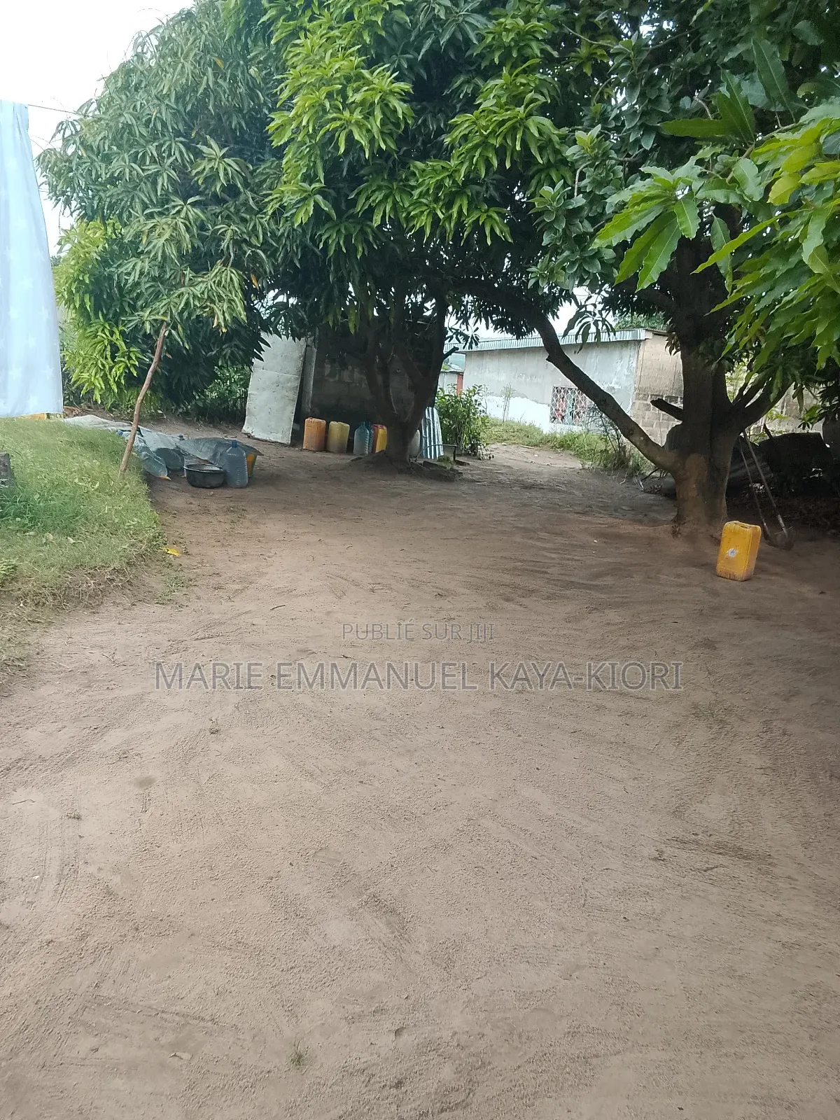 Démi Parcelle À Vendre 10m 10m Au Quartier Massengo Arrêt 3 Poto