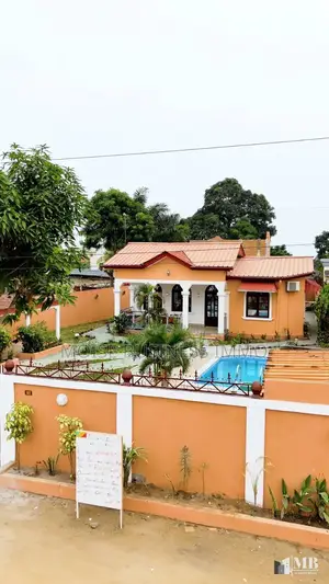 Furnished 2chbre Villa dans Moïse Business &, Lumumba à Louer