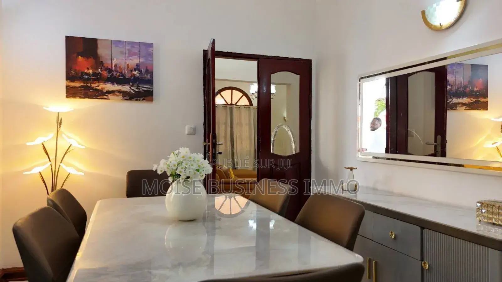 Furnished 2chbre Villa dans Moïse Business &, Lumumba à Louer