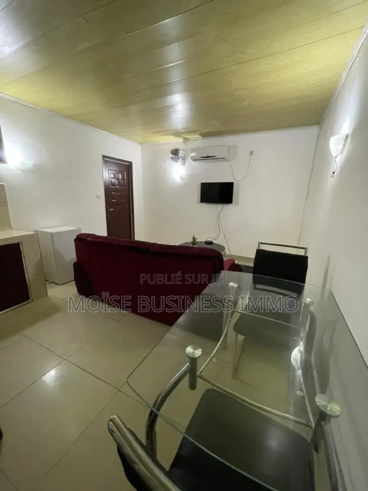 Furnished 1chbre Appartement dans Moïse Business &, Lumumba à Louer