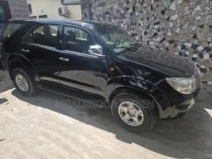 Toyota Fortuner 2013 Black