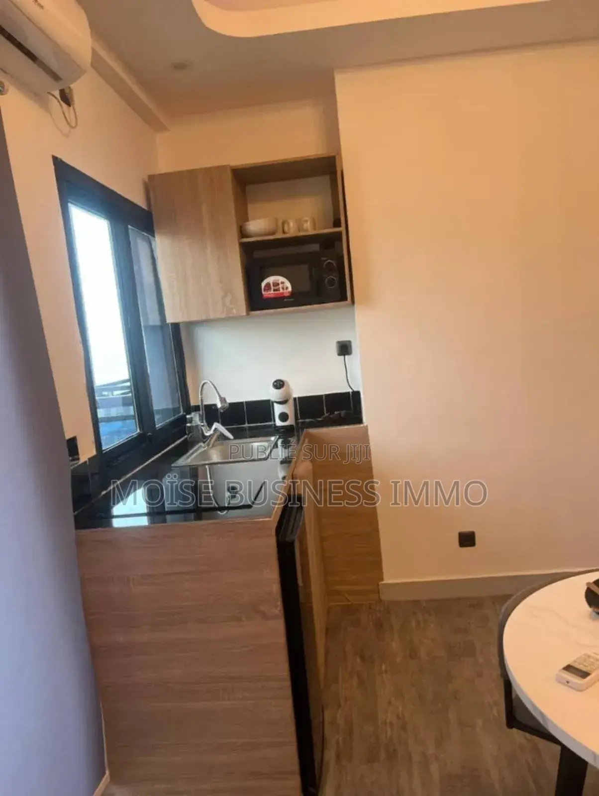 Furnished 1chbre Appartement dans Moïse Business &, Lumumba à Louer