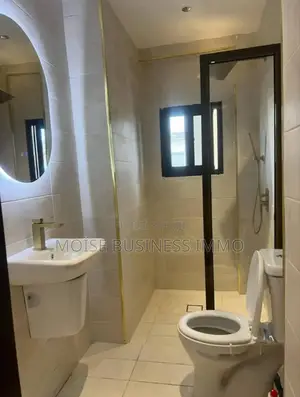 Furnished 1chbre Appartement dans Moïse Business &, Lumumba à Louer