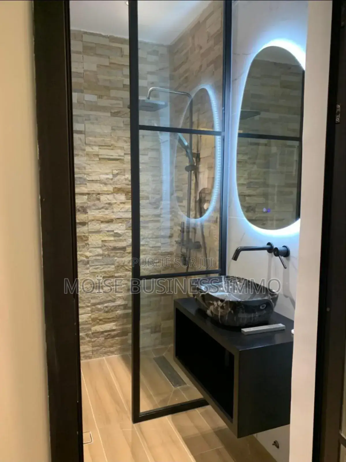 Furnished 1chbre Appartement dans Moïse Business &, Lumumba à Louer