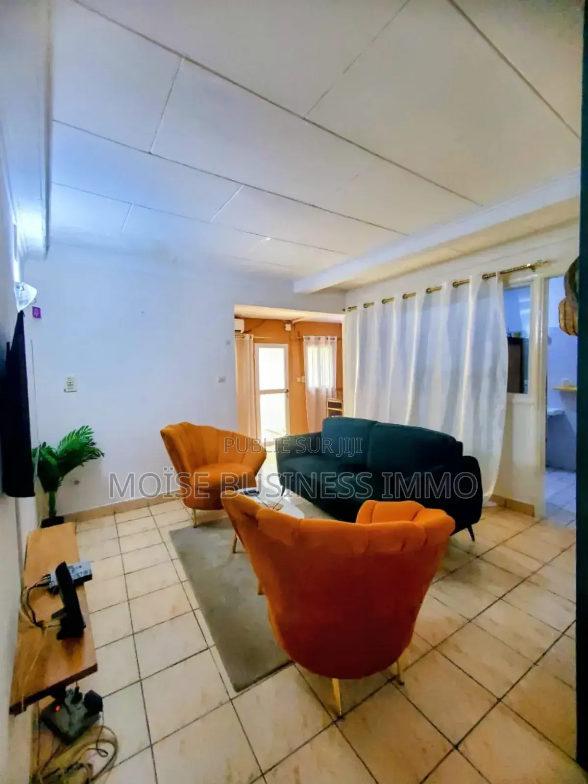 Furnished 1chbre Appartement dans Moïse Business &, Lumumba à Louer