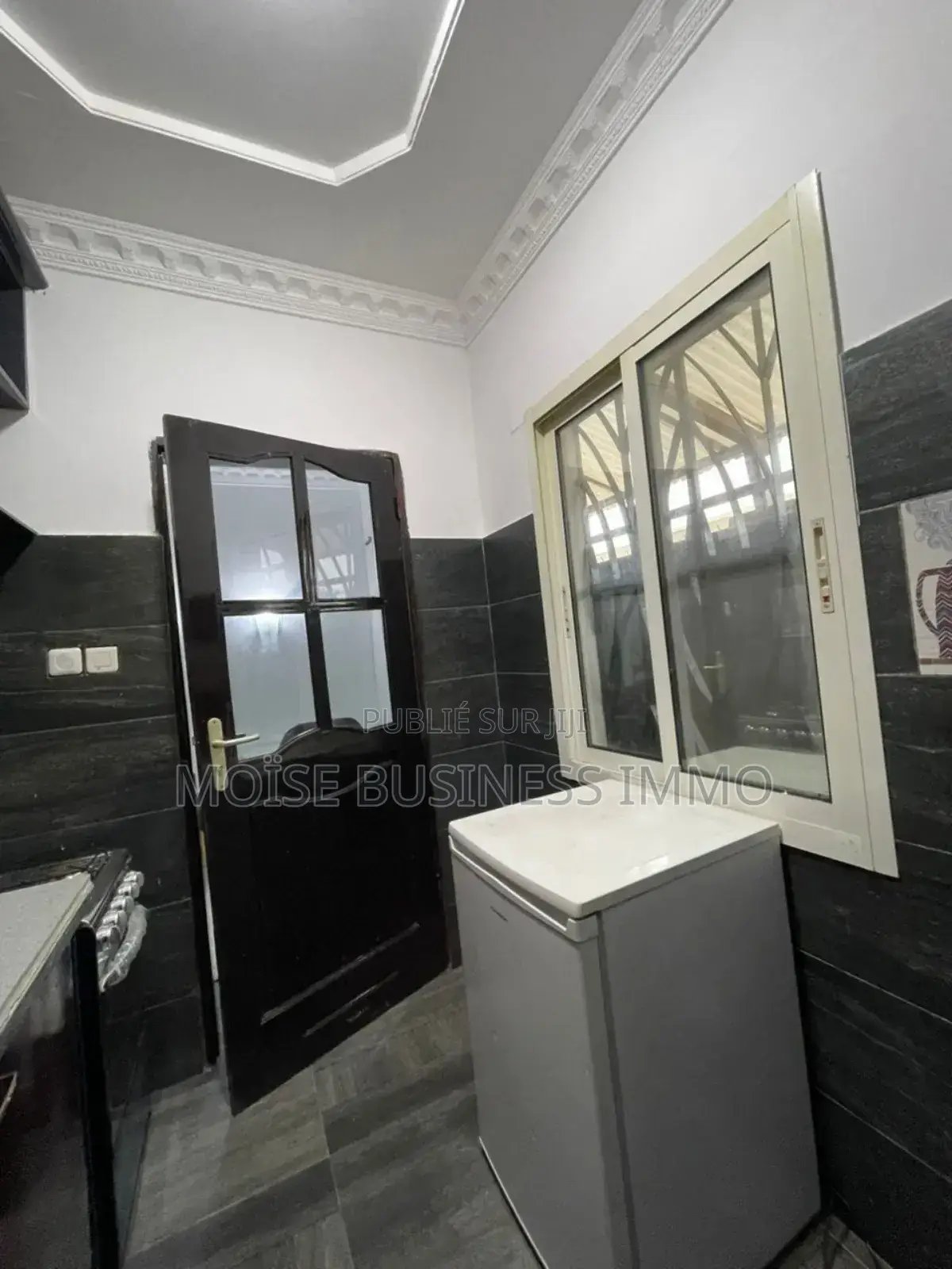 Furnished 1chbre Maison dans Moïse Business &, Lumumba à Louer