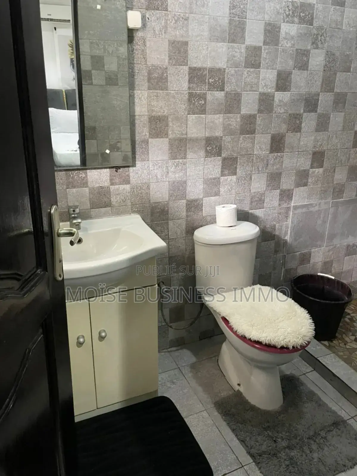 Furnished 1chbre Maison dans Moïse Business &, Lumumba à Louer