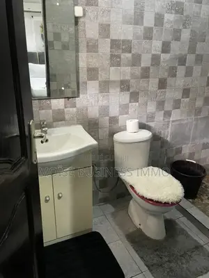 Furnished 1chbre Maison dans Moïse Business &, Lumumba à Louer